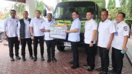Bantuan armada tersebut diserahkan Sekretaris Perusahaan PT PIM Syahrul Kamal kepada Wali Kota Lhokseumawe Dr. Sayuti Abubakar, SH.,MH di Kantor Wali Kota Lhokseumawe, Rabu (7/10) siang. ARMIADI/RAKYAT ACEH