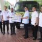 Bantuan armada tersebut diserahkan Sekretaris Perusahaan PT PIM Syahrul Kamal kepada Wali Kota Lhokseumawe Dr. Sayuti Abubakar, SH.,MH di Kantor Wali Kota Lhokseumawe, Rabu (7/10) siang. ARMIADI/RAKYAT ACEH